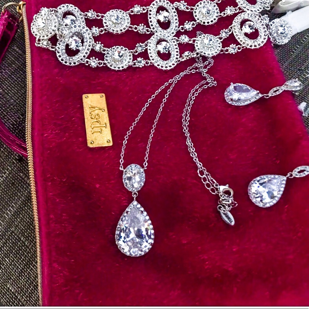 Mariell gorgeous crystal necklace